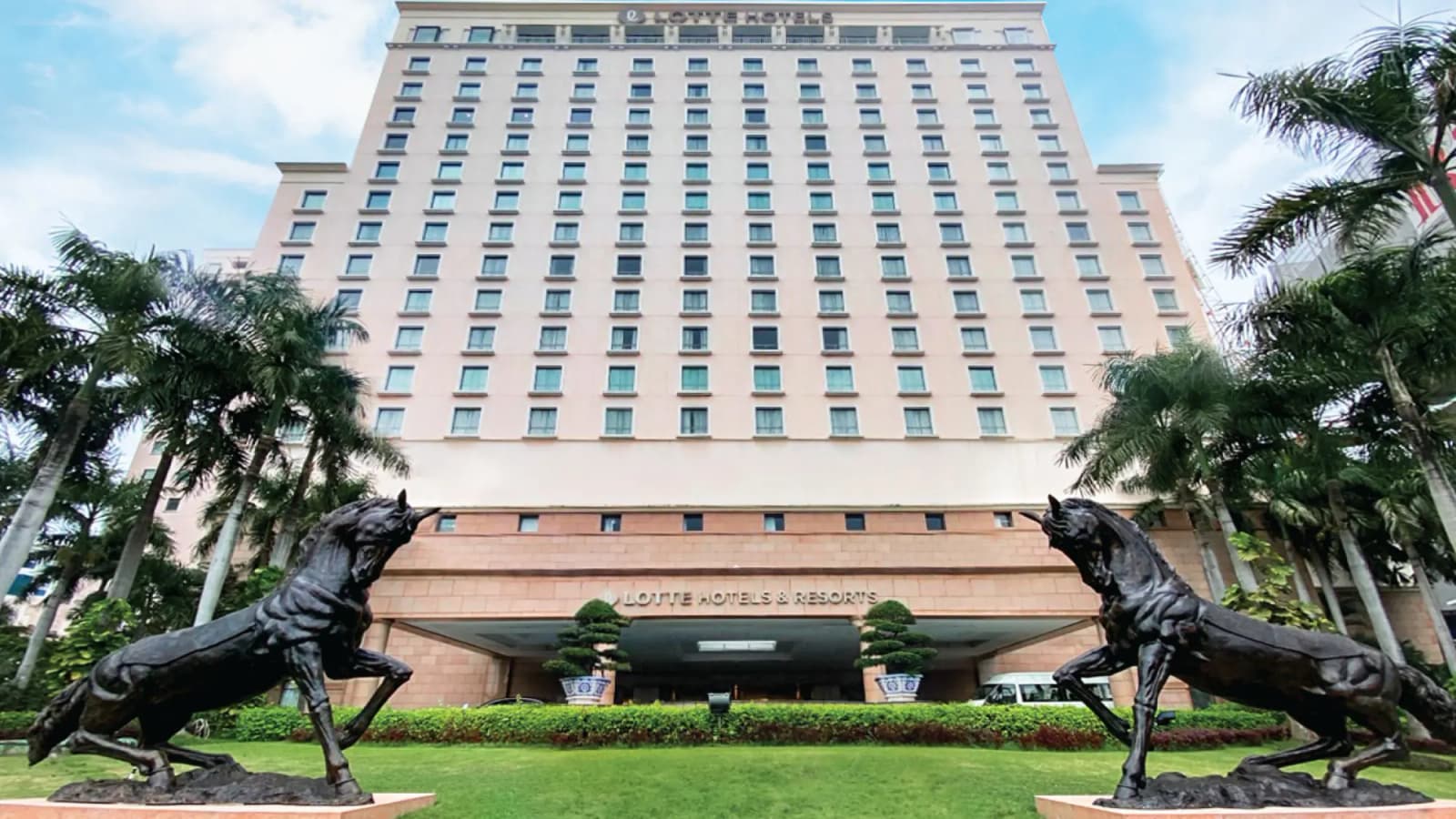 Lotte Hotel Saigon (5 stars)
