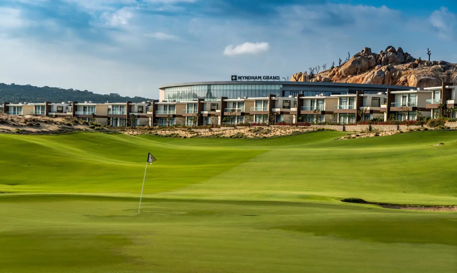 WYNDHAM GRAND KN PARADISE CAM RANH